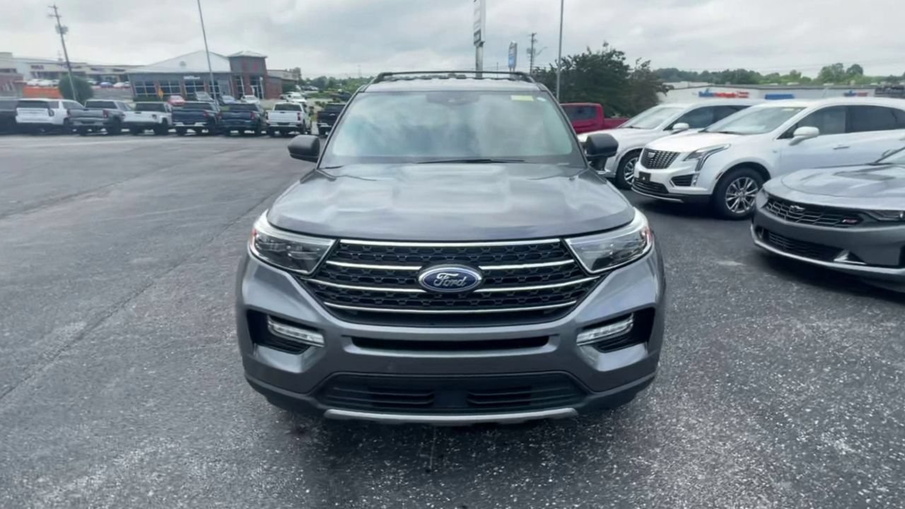 Used 2024 Ford Explorer XLT w/ Equipment Group 202A AWD/4WD image 4