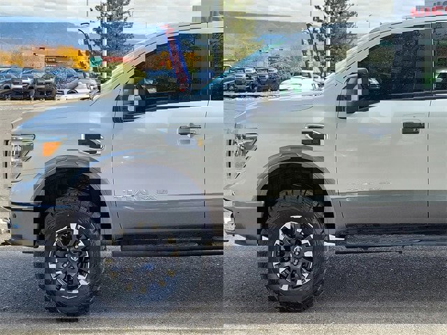 Used 2017 Nissan Titan PRO-4X w/ Pro-4x Convenience Package image 8