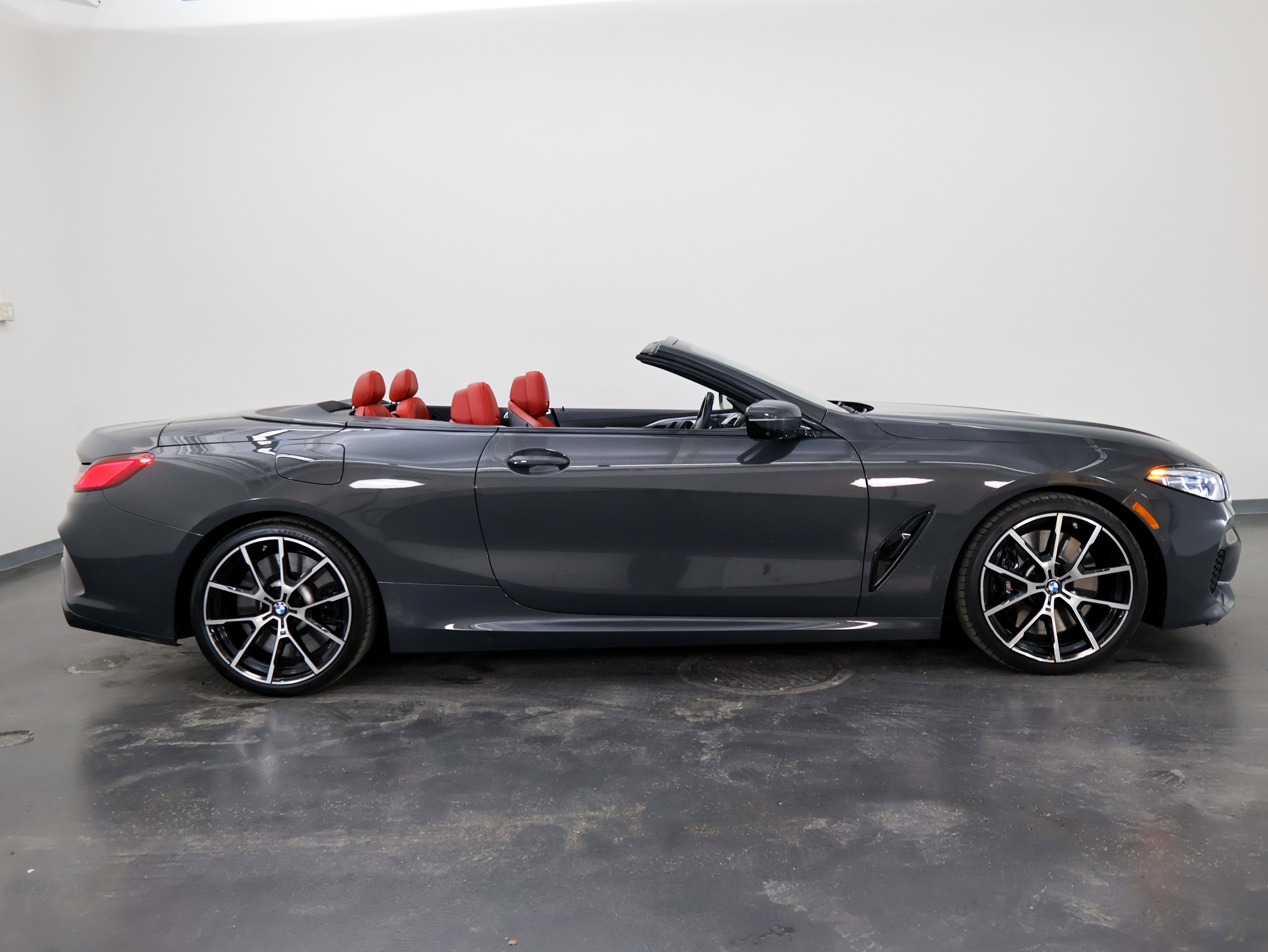 Used 2021 BMW M850i xDrive Convertible w/ Driving Assistance Package image 3