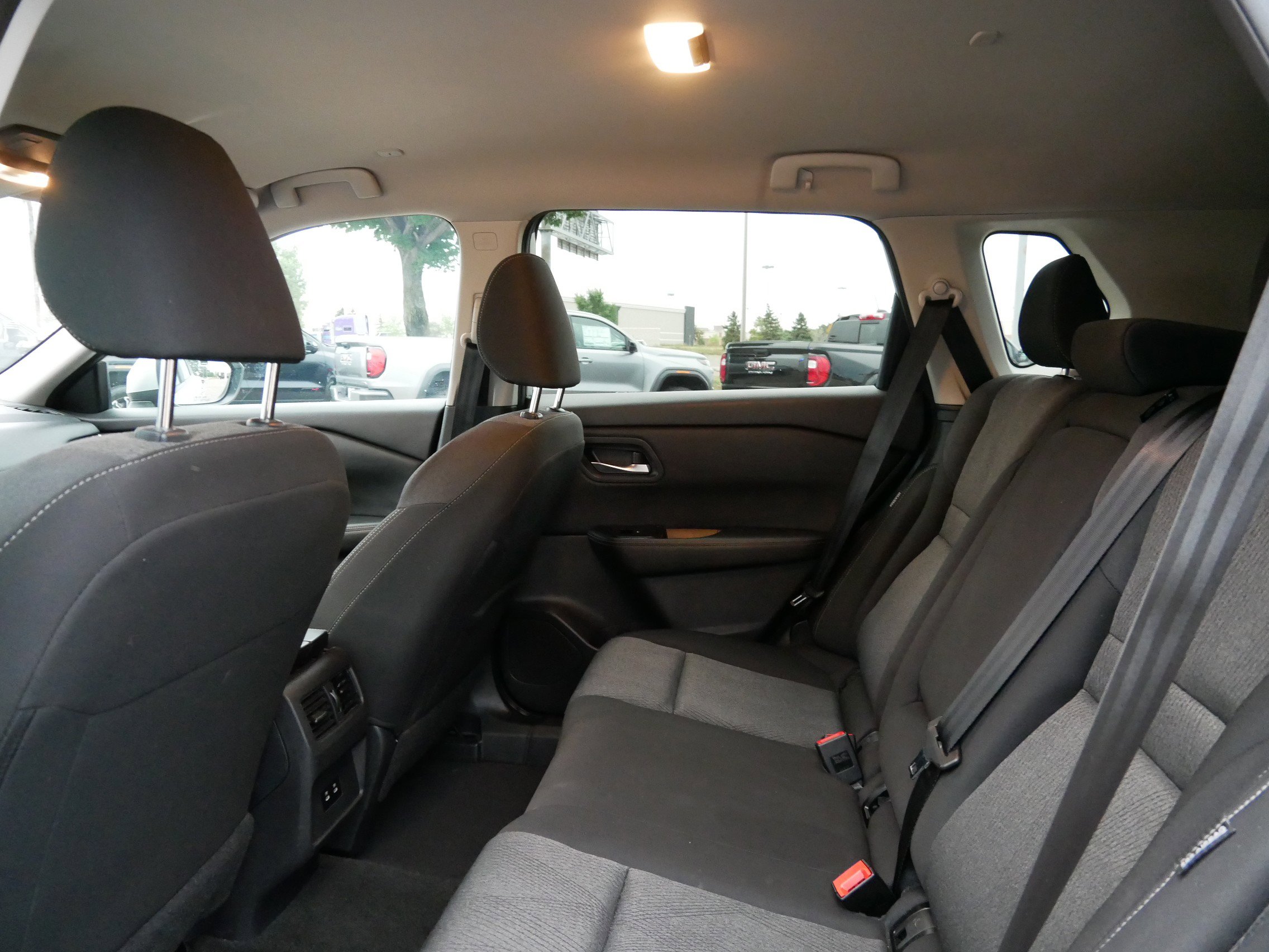 Used 2024 Nissan Rogue SV image 10