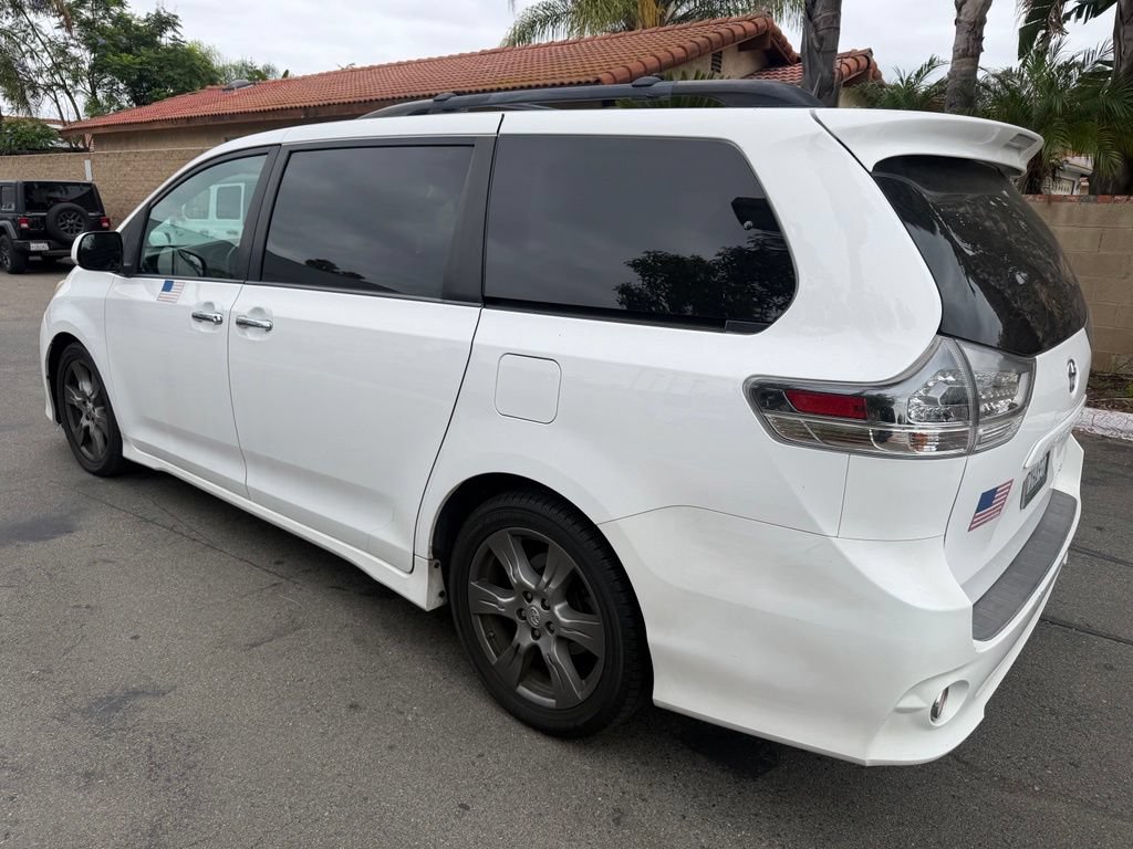 Used 2017 Toyota Sienna SE FWD image 10