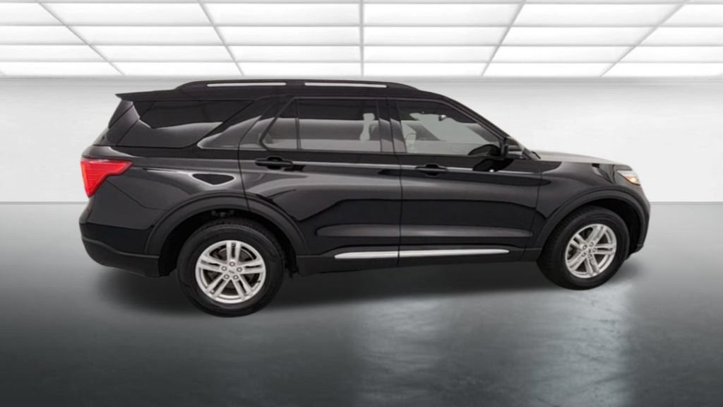 Used 2022 Ford Explorer XLT w/ Equipment Group 202A AWD/4WD image 8