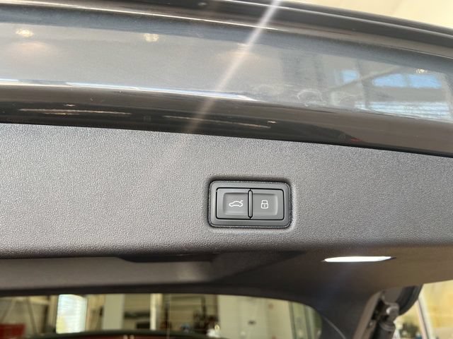 Used 2025 Audi Q5 Premium w/ Convenience Package AWD/4WD image 18