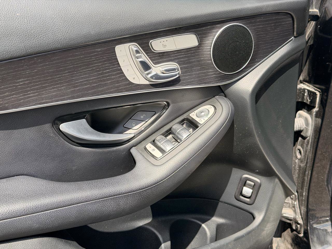 Used 2021 Mercedes-Benz GLC 300 4MATIC image 18