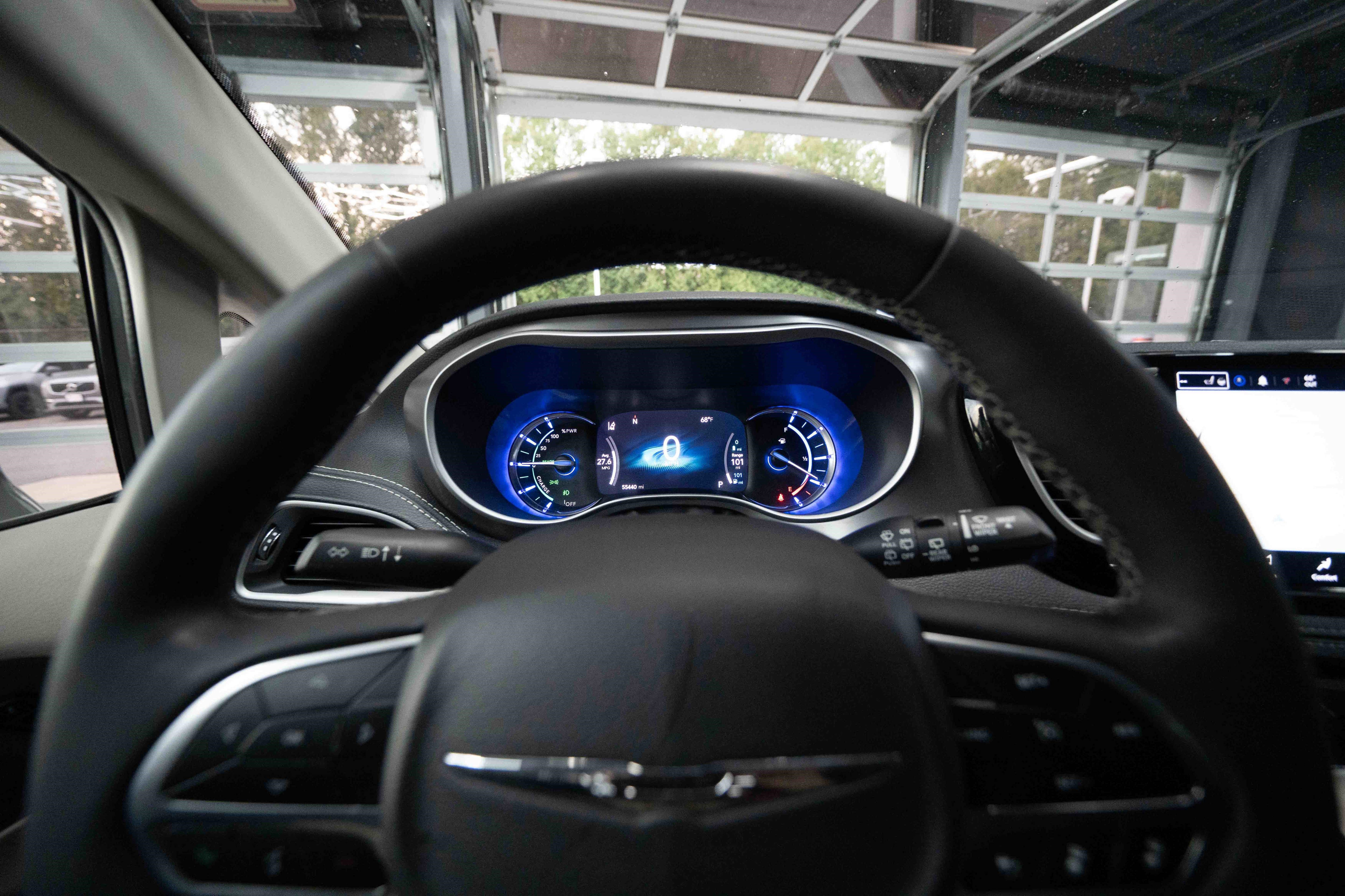 Used 2022 Chrysler Pacifica Touring-L w/ Uconnect Theater Family Group image 15
