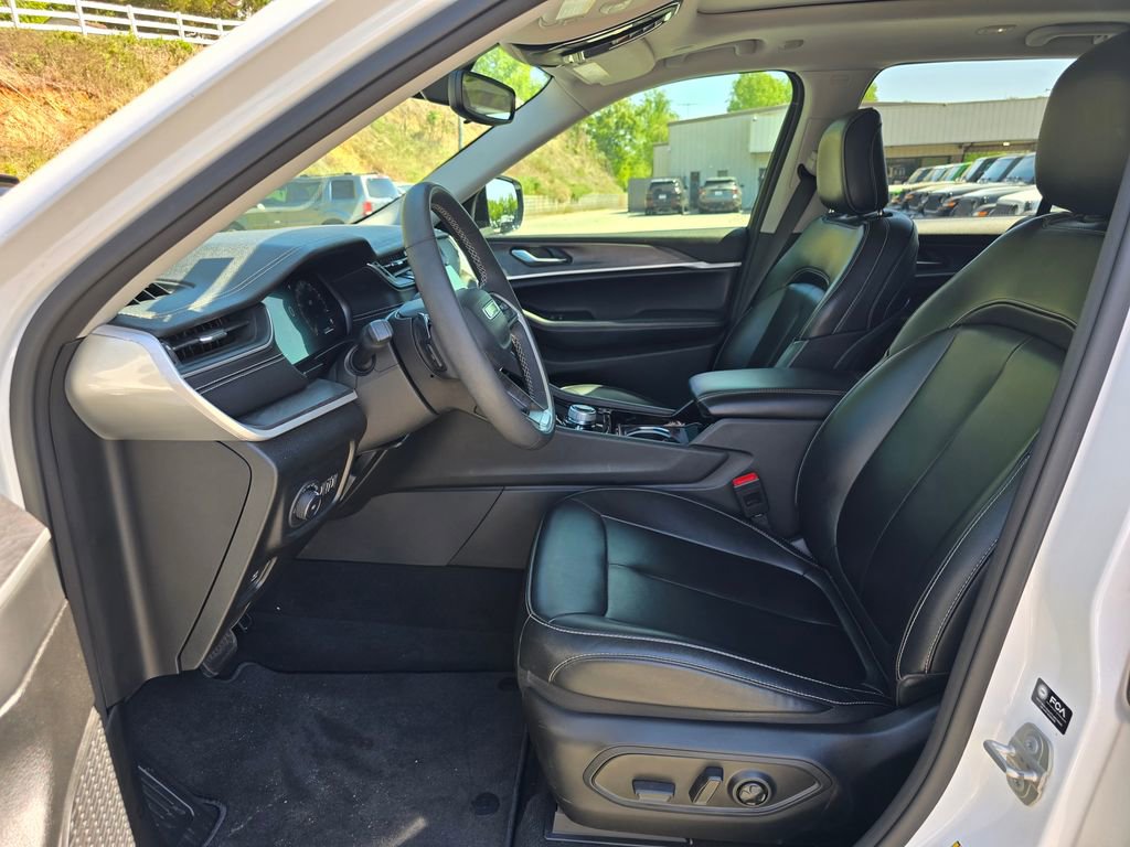 Used 2023 Jeep Grand Cherokee Limited AWD/4WD image 4