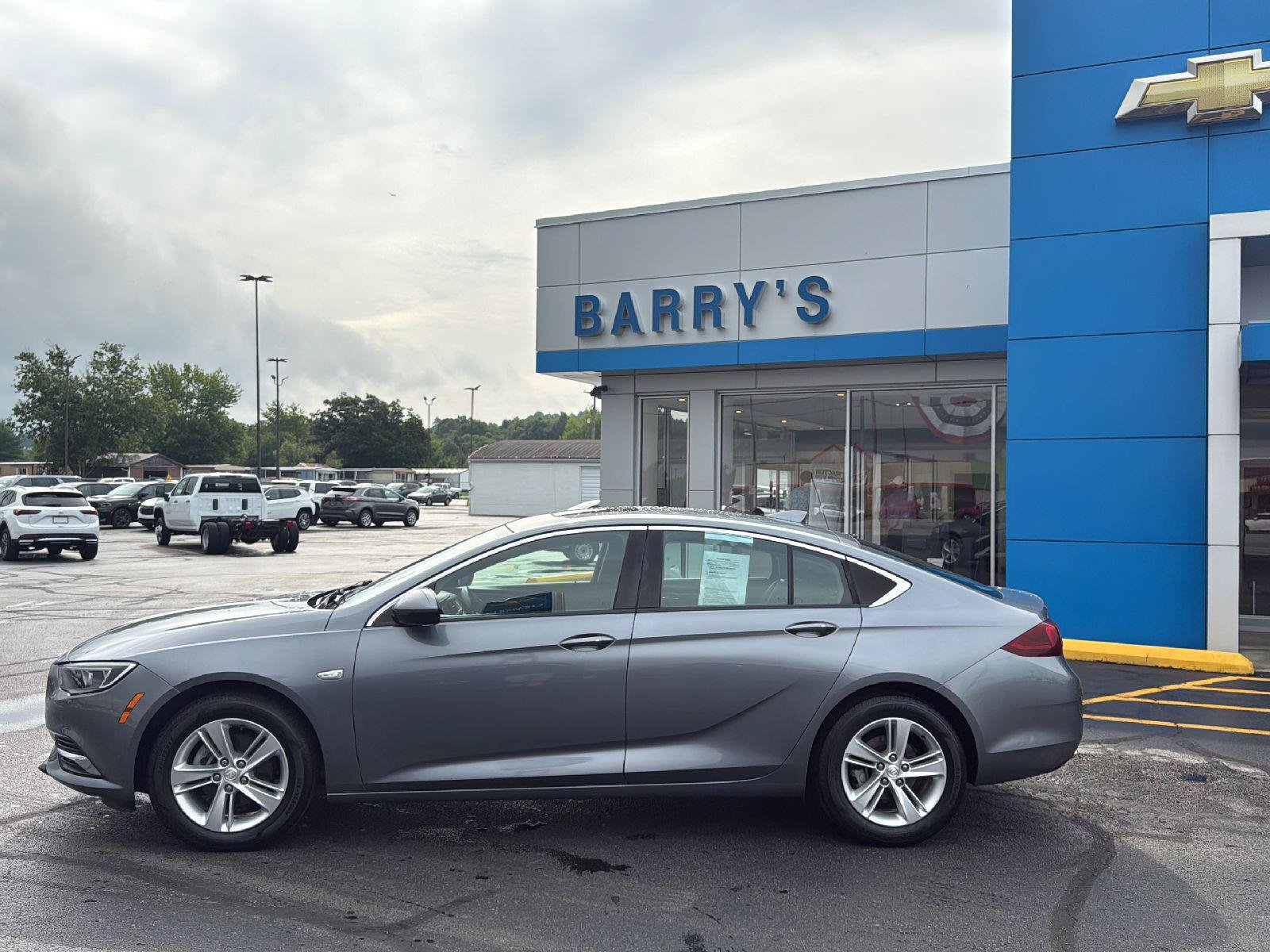 Used 2020 Buick Regal Preferred FWD image 2