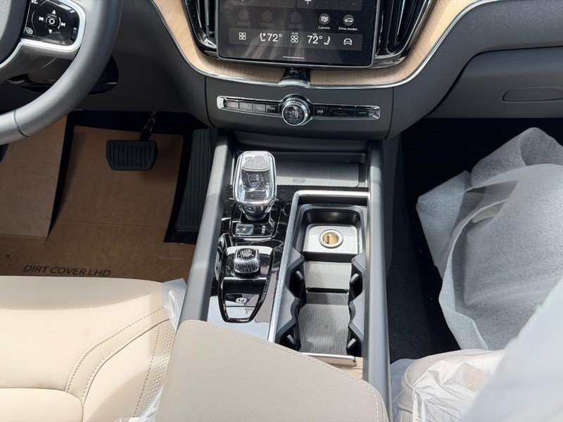 New 2026 Volvo XC60 T8 Plus w/ Climate Package AWD/4WD image 8