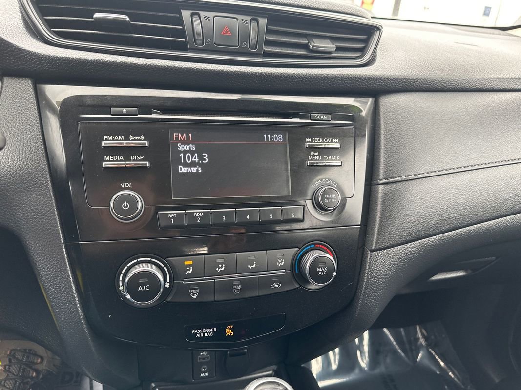 Used 2017 Nissan Rogue S image 23