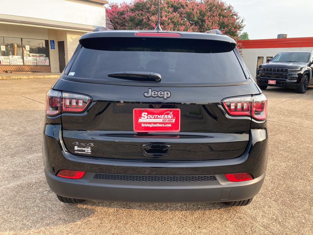 New 2025 Jeep Compass Latitude w/ Sun & Sound Group AWD/4WD image 4