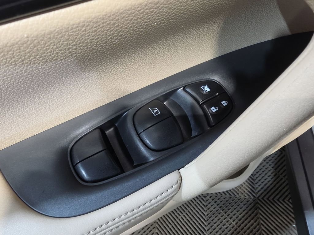 Used 2020 Nissan Rogue SV AWD/4WD image 15