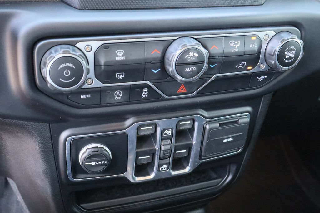Used 2020 Jeep Wrangler Unlimited Sahara AWD/4WD image 18
