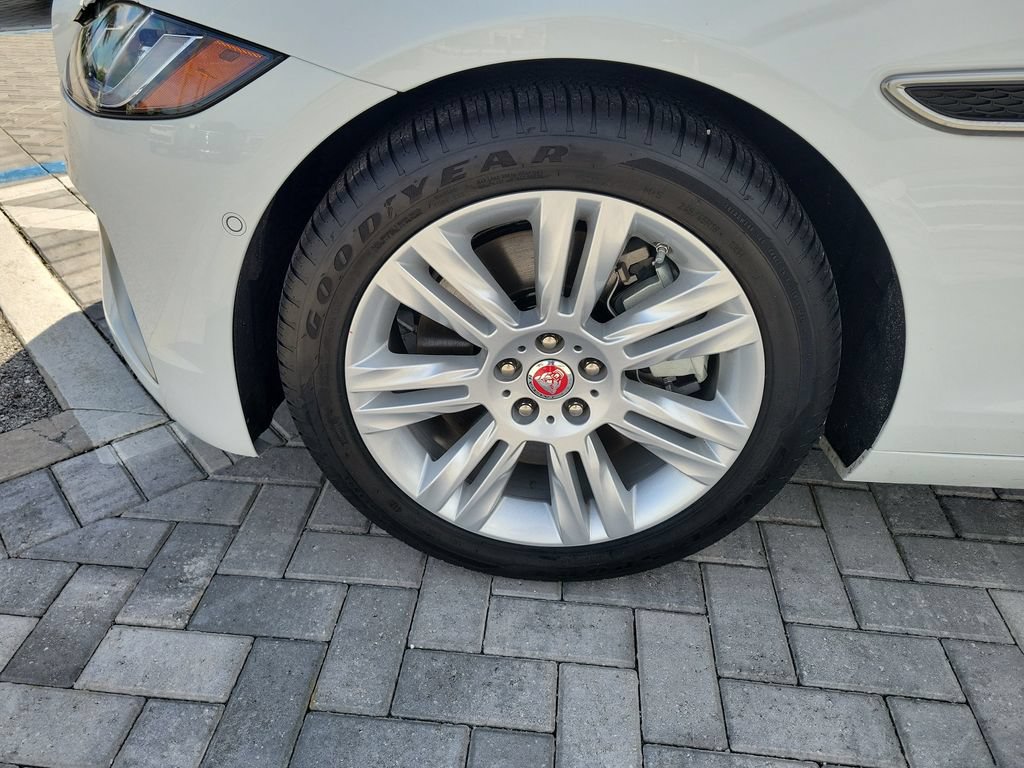 Used 2021 Jaguar XF S RWD image 13