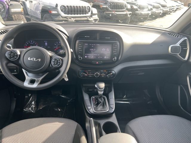 Used 2022 Kia Soul LX image 18