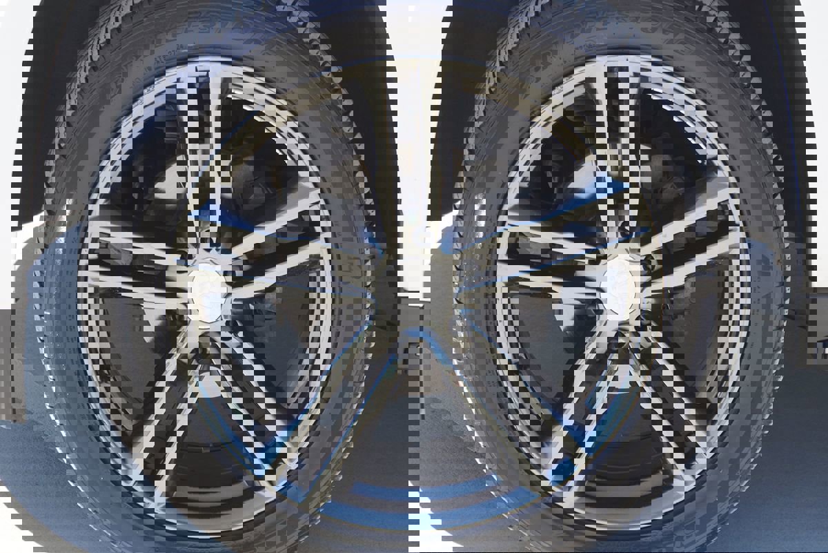 Used 2017 GMC Yukon XL SLE w/ SLE Value Package image 4