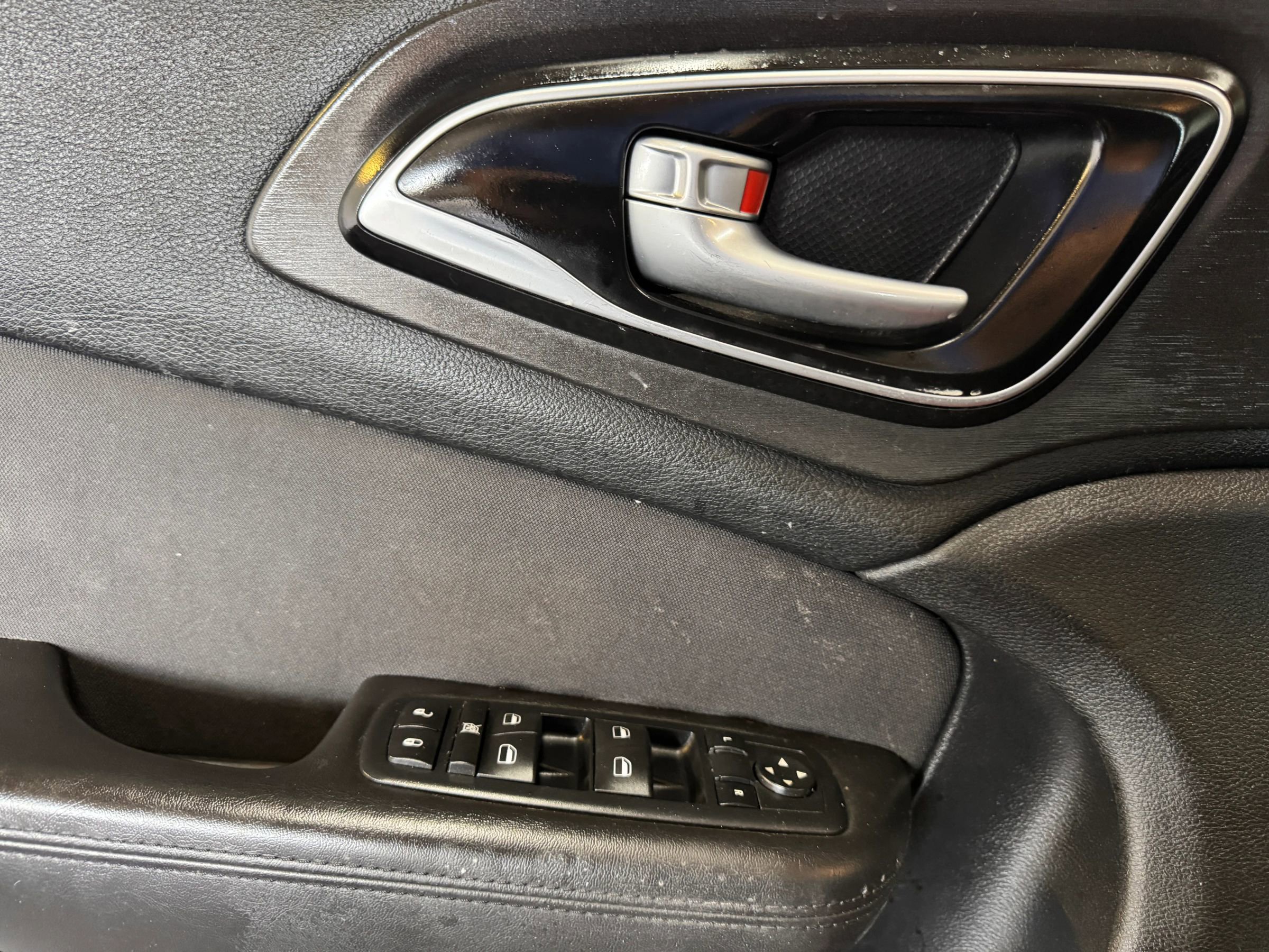 Used 2016 Chrysler 200 LX FWD image 13