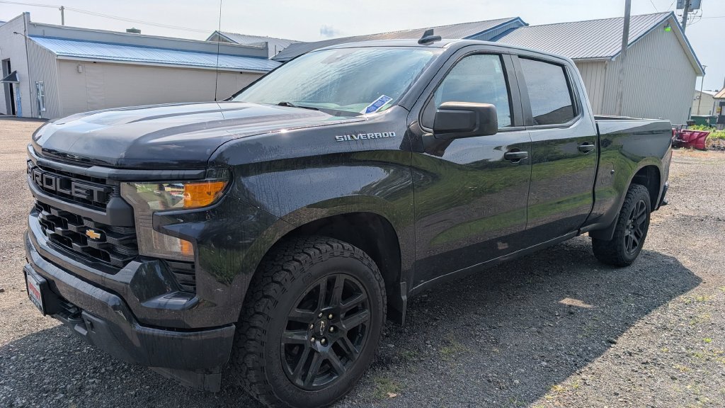 Used 2023 Chevrolet Silverado 1500 Custom AWD/4WD image 3