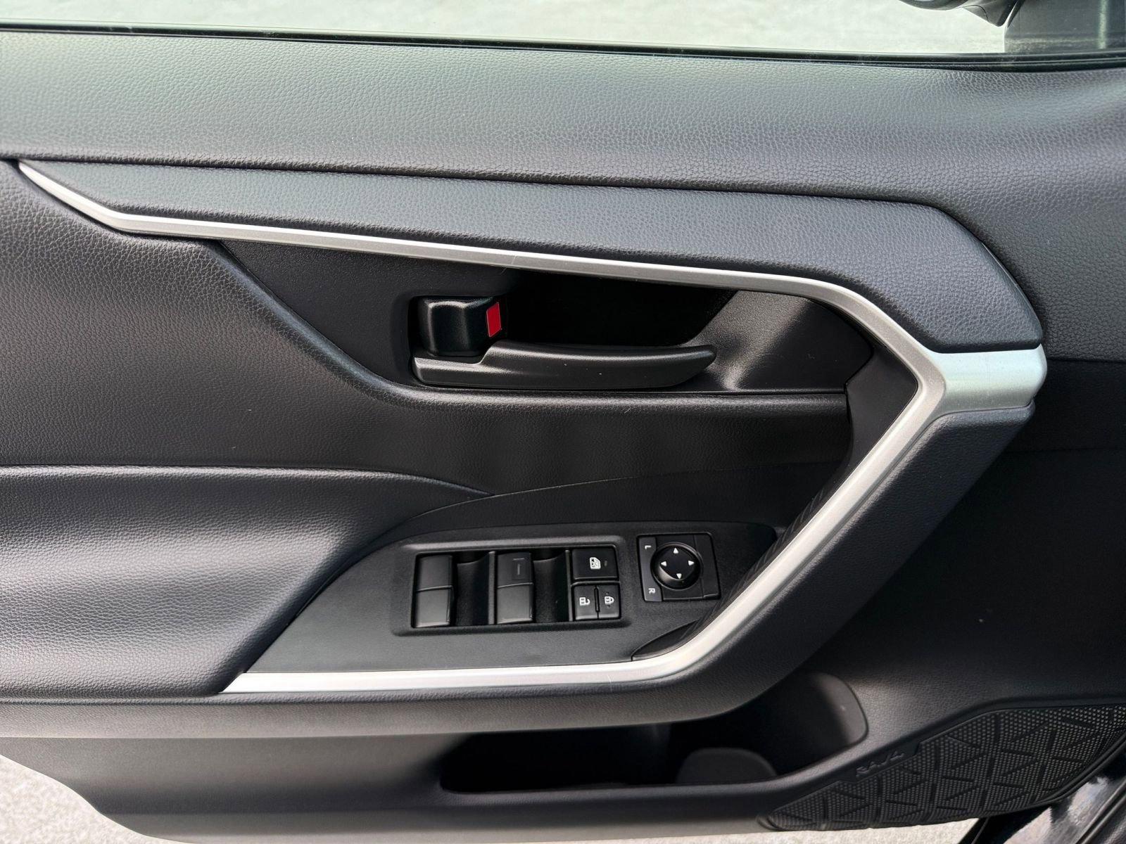 Used 2025 Toyota RAV4 LE image 20