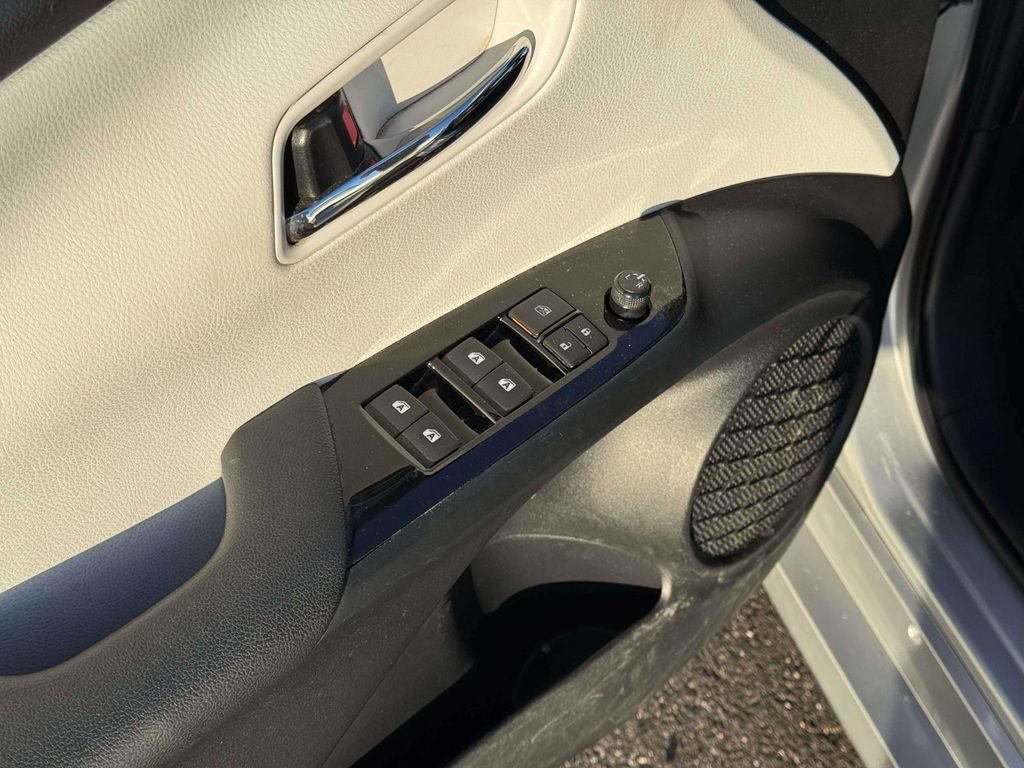 Used 2017 Toyota Prius Four FWD image 21