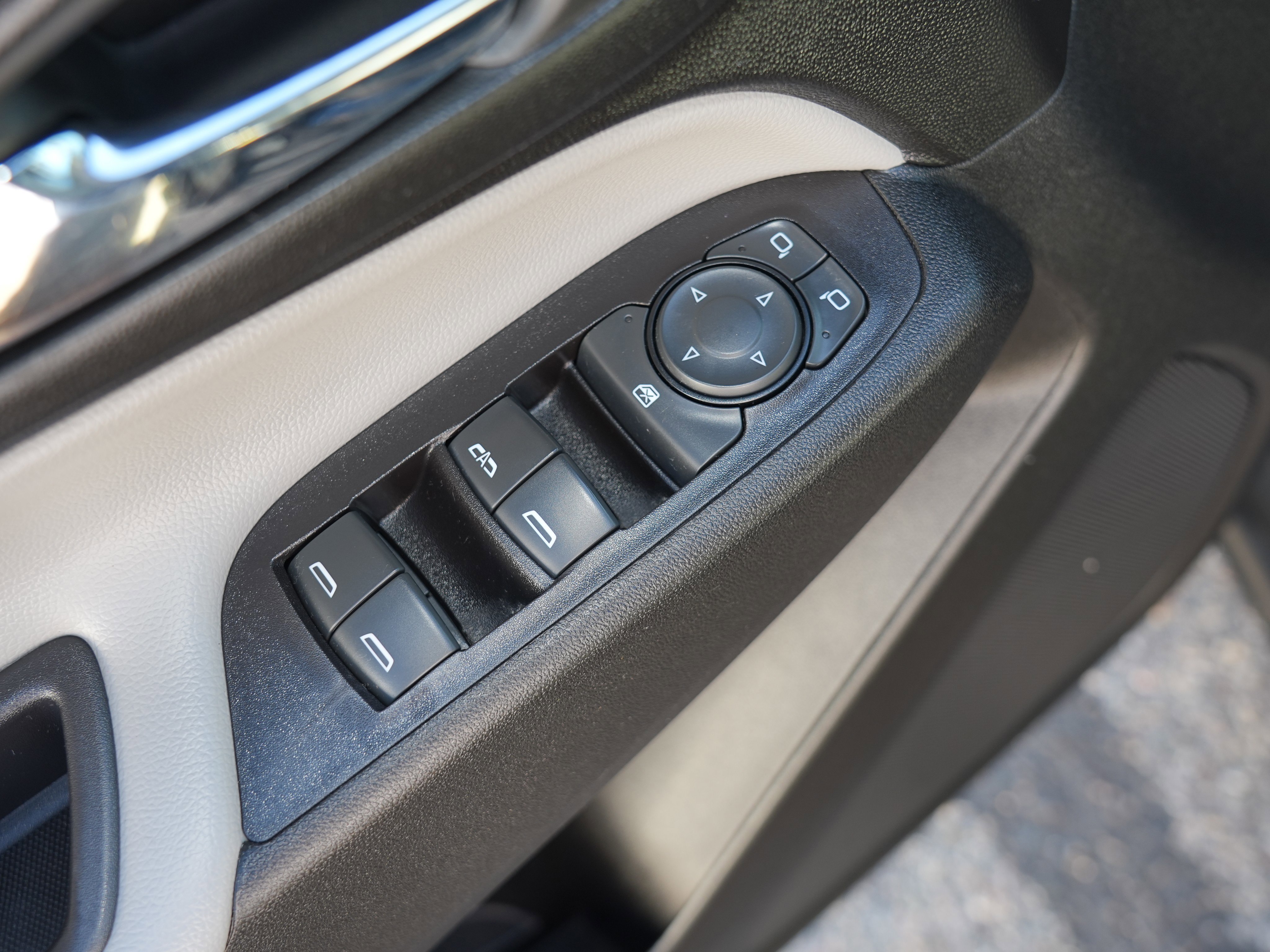 Used 2019 Chevrolet Equinox LS AWD/4WD image 18