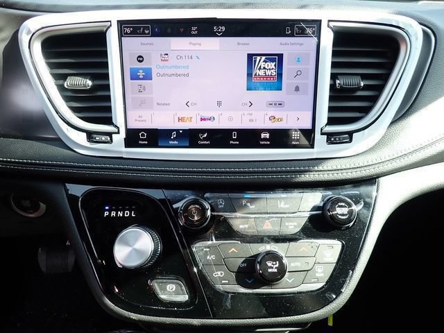 New 2026 Chrysler Pacifica Select AWD/4WD image 21