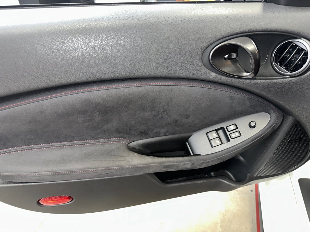 Used 2017 Nissan 370Z NISMO RWD image 6