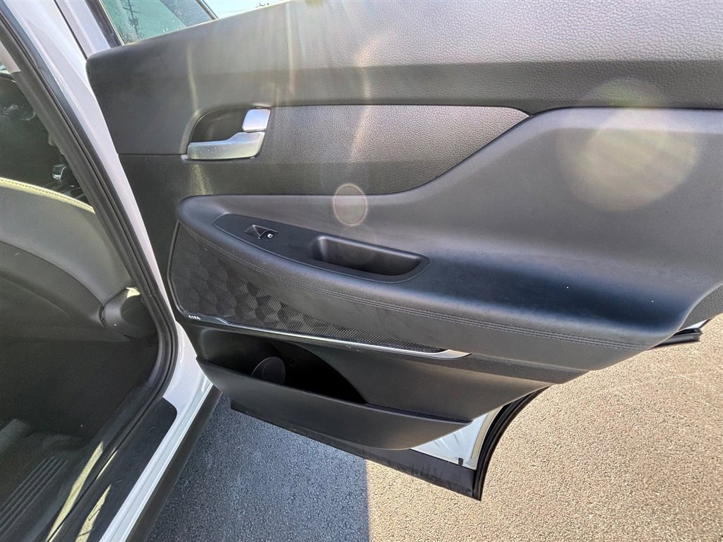 Used 2019 Hyundai Santa Fe SEL image 16