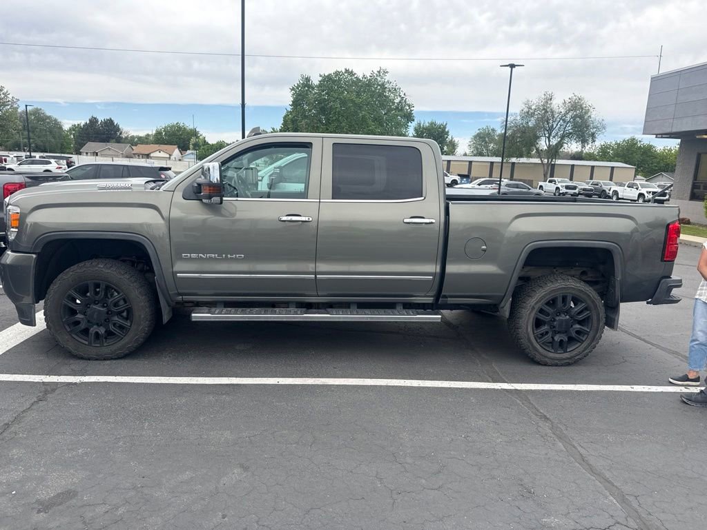 Used 2017 GMC Sierra 2500 Denali w/ Duramax Plus Package AWD/4WD image 2