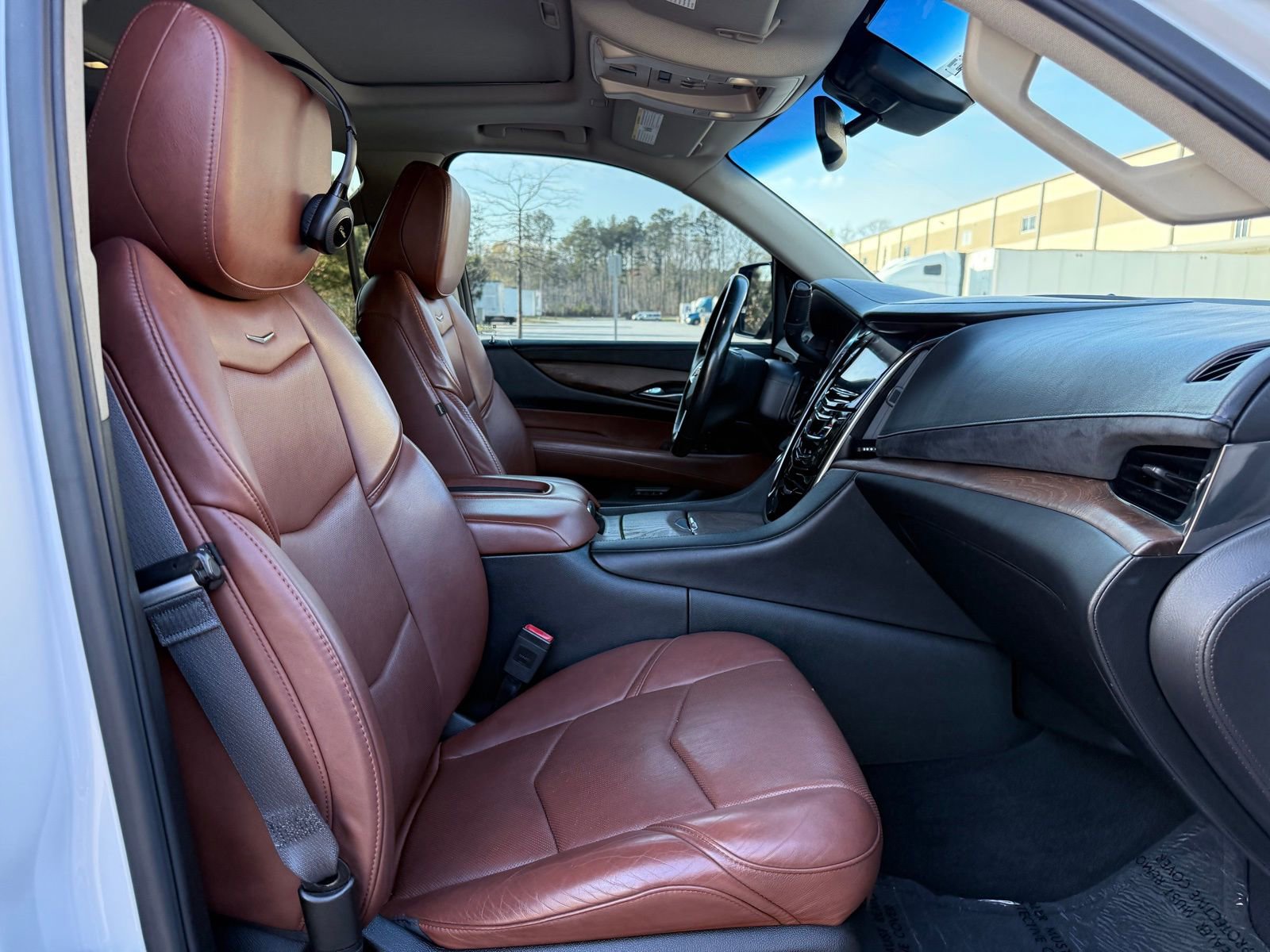 Used 2016 Cadillac Escalade Luxury image 33