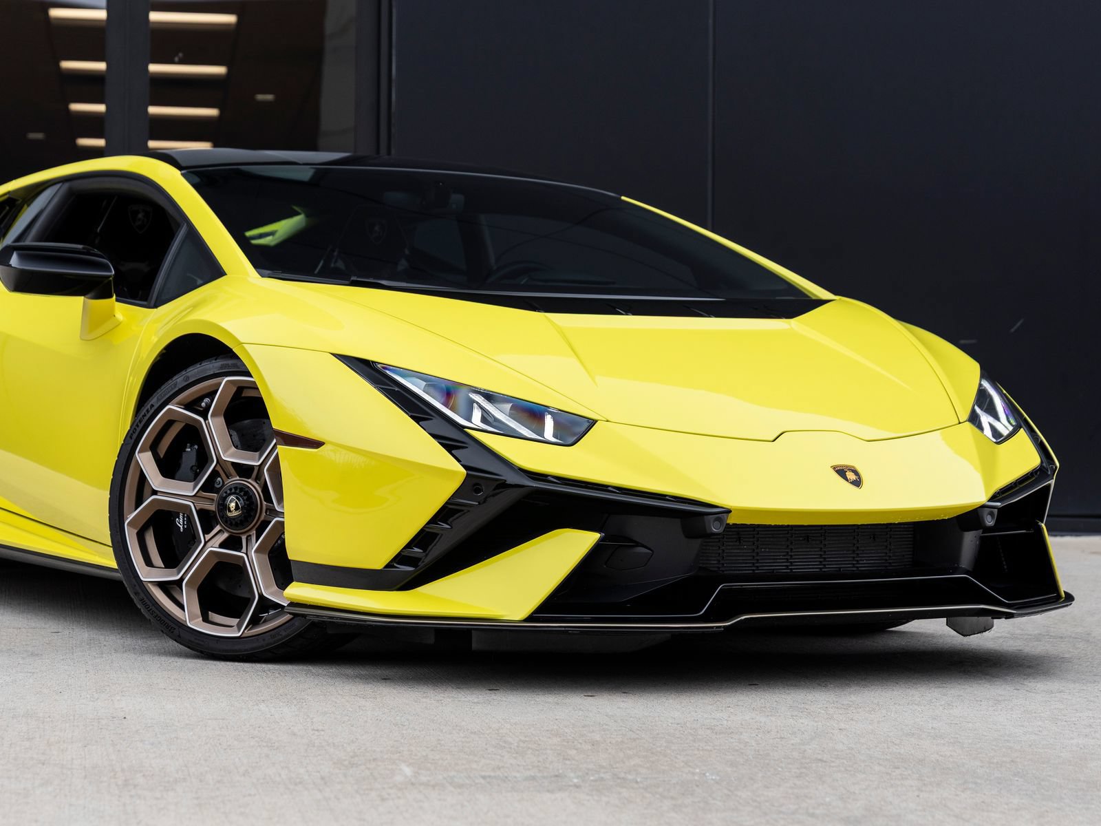 Used 2023 Lamborghini Huracan Tecnica RWD image 5