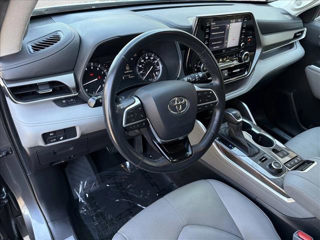 Used 2020 Toyota Highlander Limited image 13