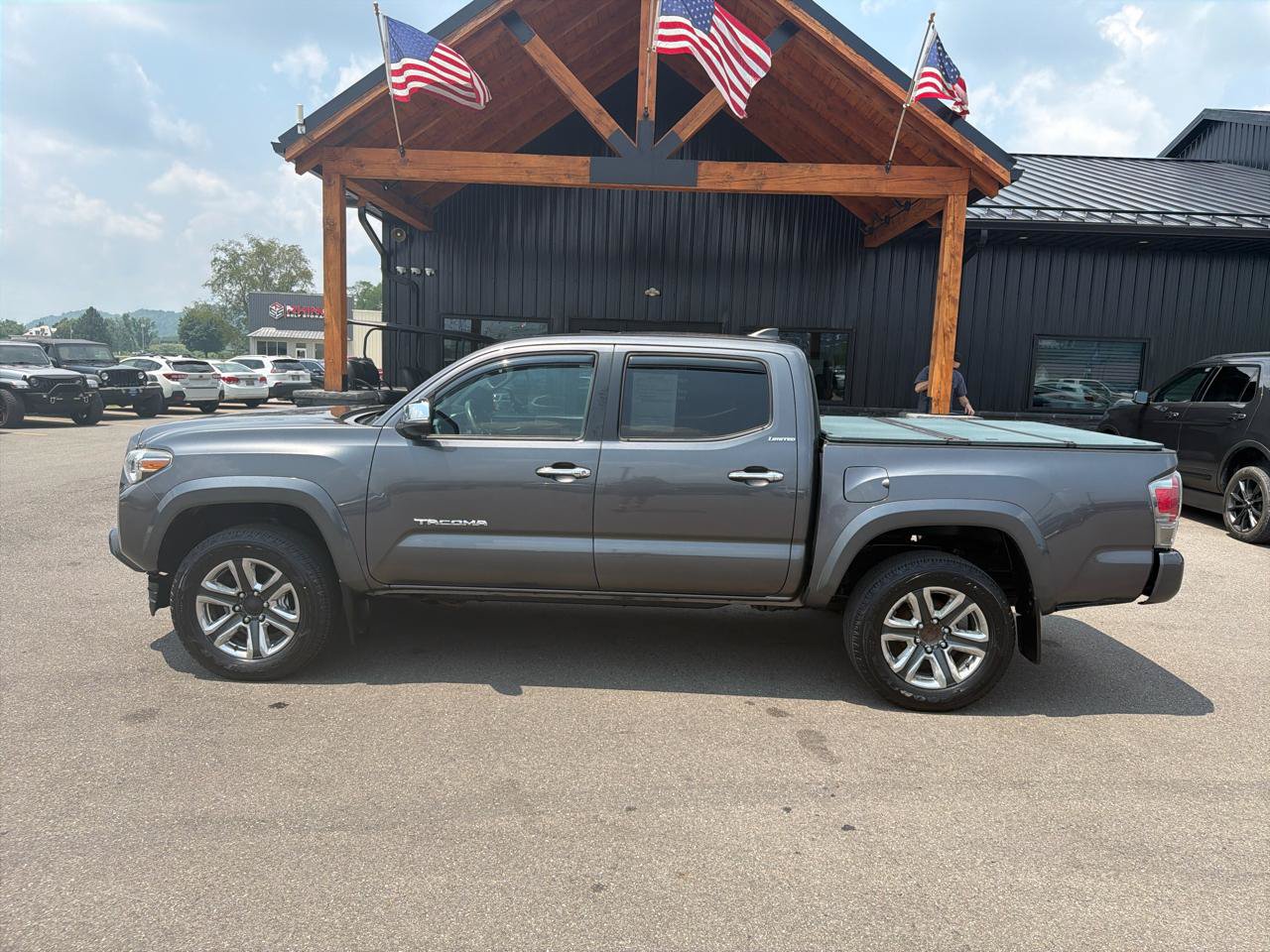 Used 2017 Toyota Tacoma Limited w/ Tow Package AWD/4WD image 24