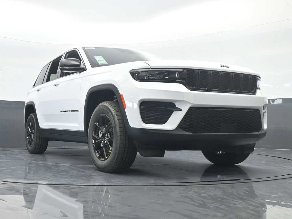 Used 2025 Jeep Grand Cherokee Altitude image 57