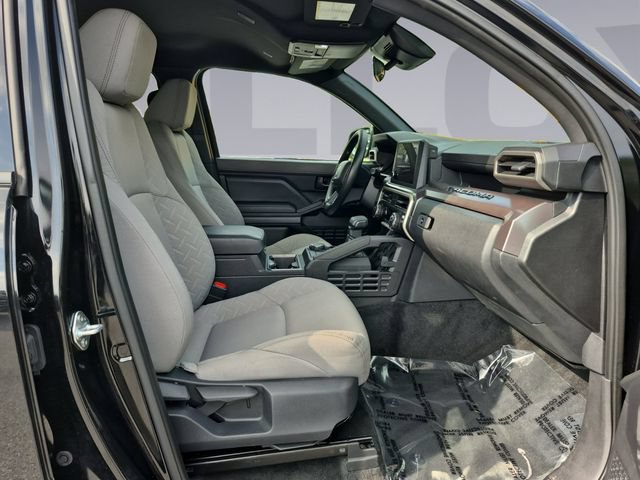 Used 2025 Toyota Tacoma SR5 AWD/4WD image 17