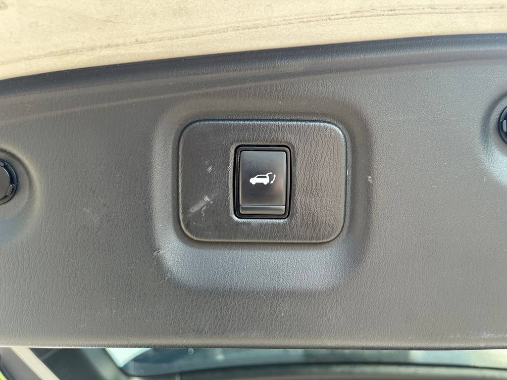 Used 2020 Nissan Pathfinder SL FWD image 16