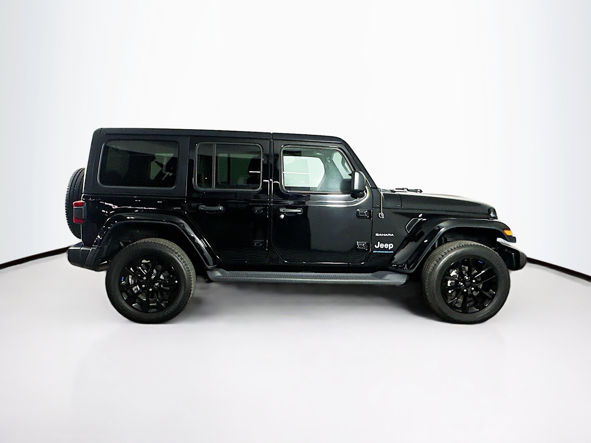 Used 2023 Jeep Wrangler Unlimited Sahara w/ Cold Weather Group AWD/4WD image 10