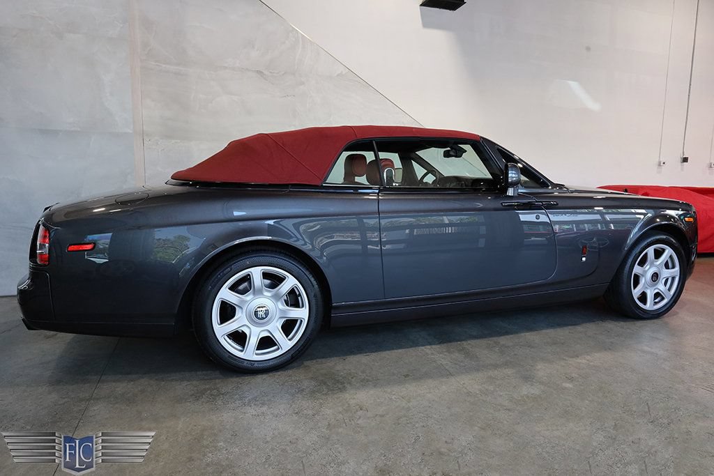 Used 2017 Rolls-Royce Phantom Drophead Coupe RWD image 49