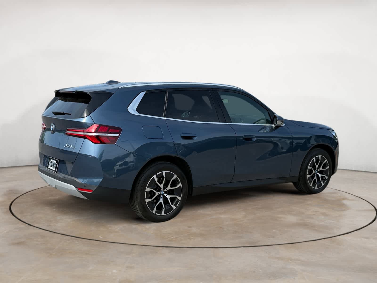 Used 2025 BMW X3 xDrive30i w/ Premium Package AWD/4WD image 5