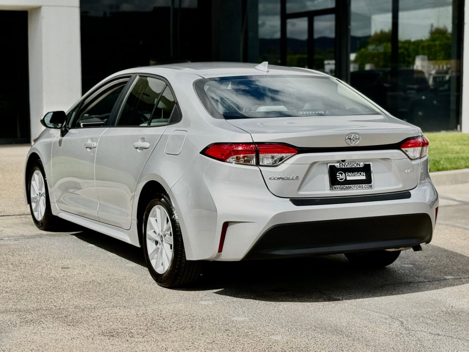 Used 2026 Toyota Corolla LE w/ LE Premium Package FWD image 11