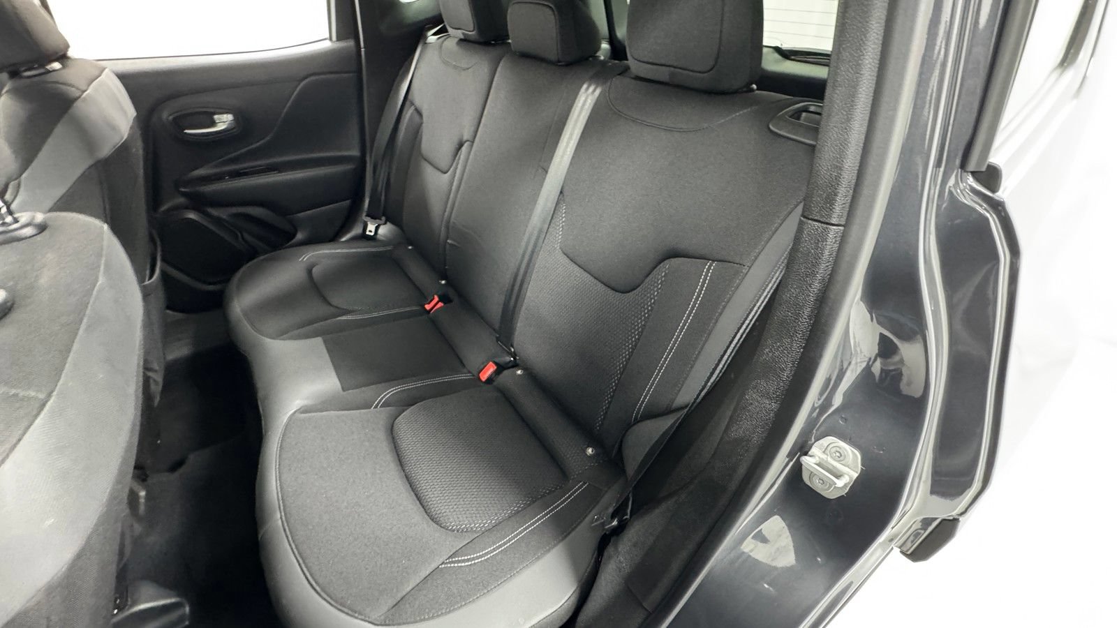 Used 2023 Jeep Renegade Latitude w/ Premium Group AWD/4WD image 12