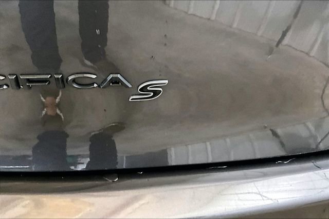 Used 2020 Chrysler Pacifica Touring w/ S Appearance Package image 25