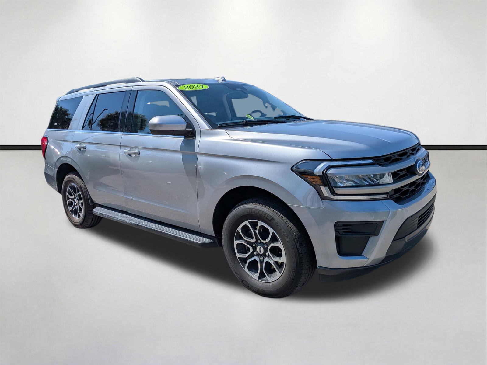Used 2024 Ford Expedition XLT RWD image 2