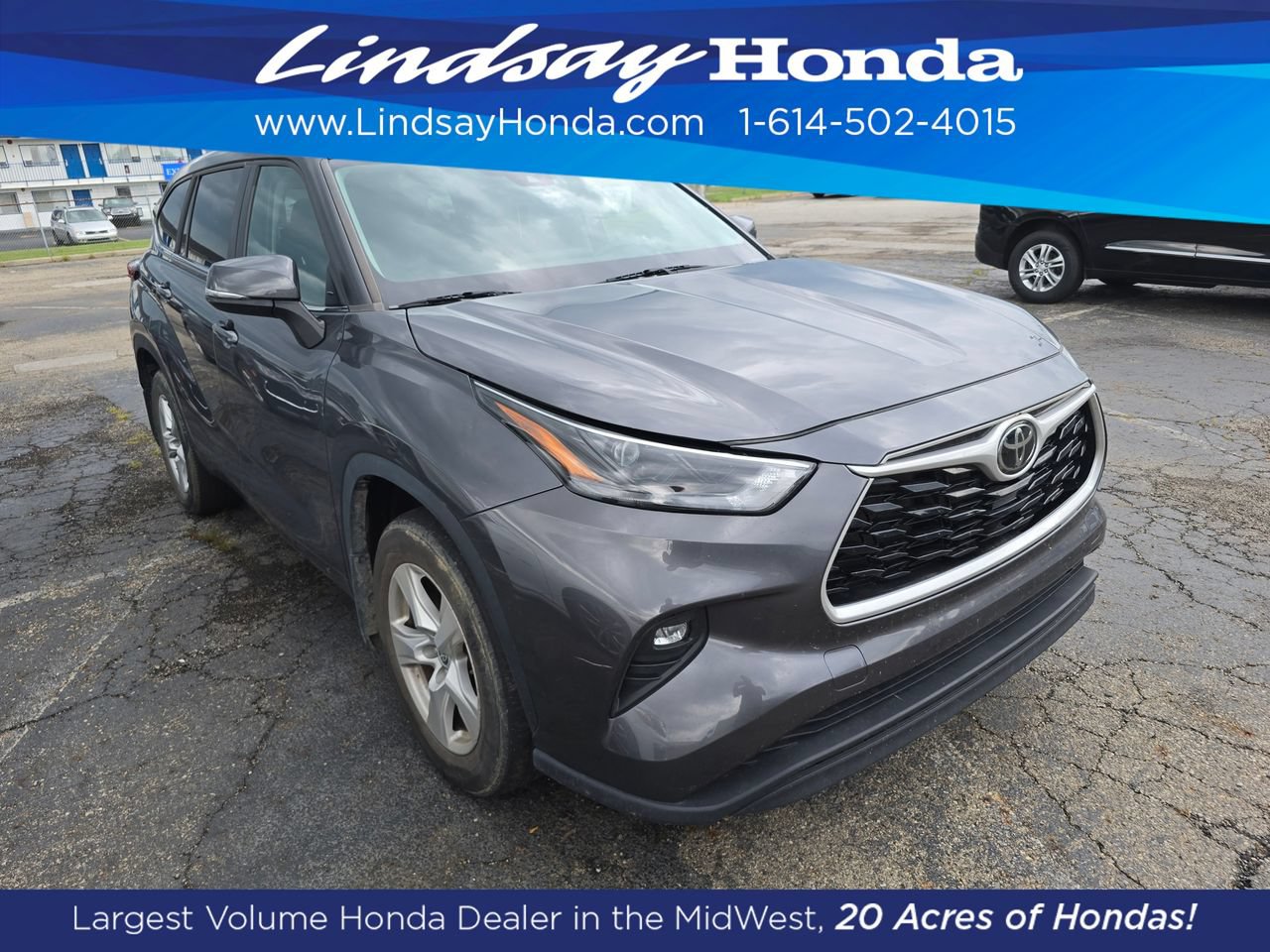 Used 2023 Toyota Highlander LE AWD/4WD image 2