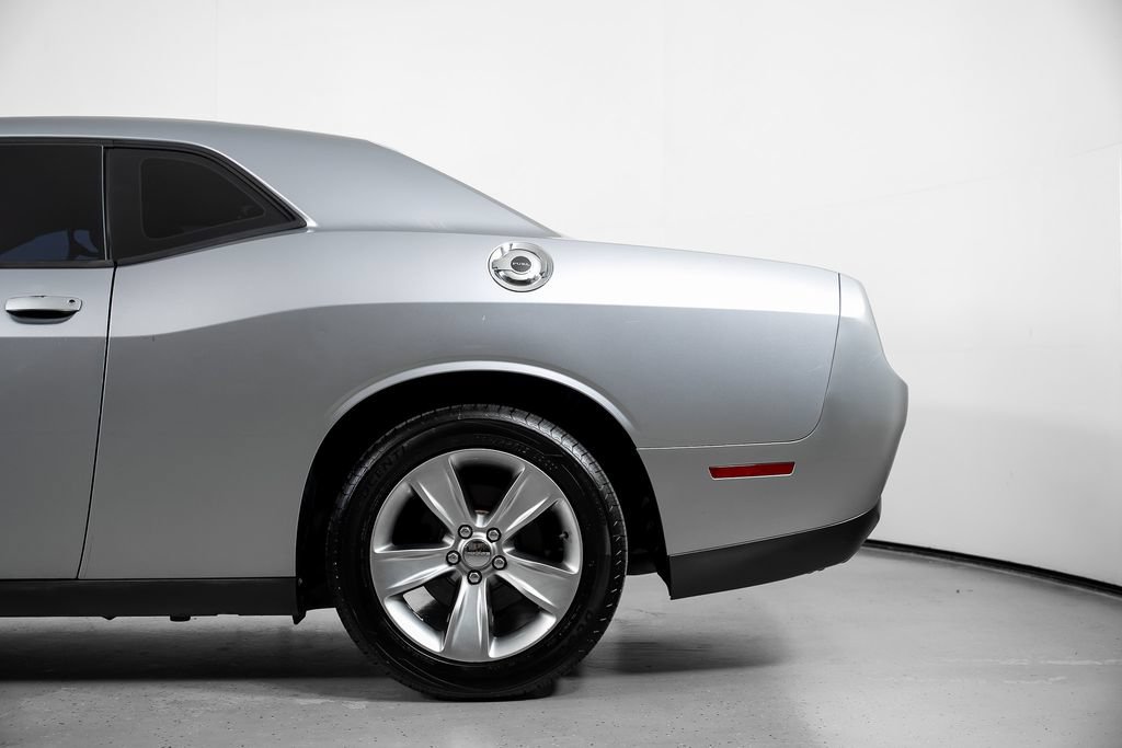 Used 2016 Dodge Challenger SXT RWD image 15