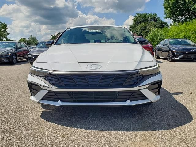 New 2025 Hyundai Elantra SEL image 2