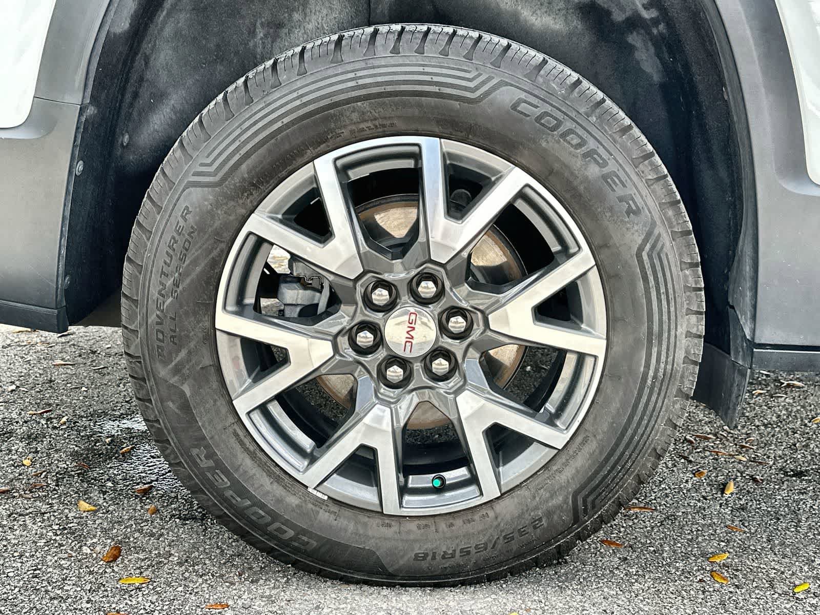 Used 2023 GMC Acadia SLE image 14