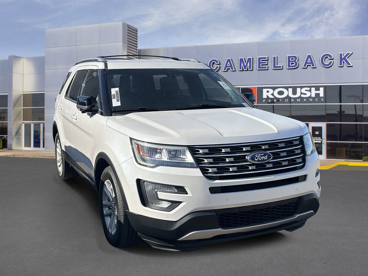 Used 2017 Ford Explorer XLT w/ Equipment Group 202A image 4