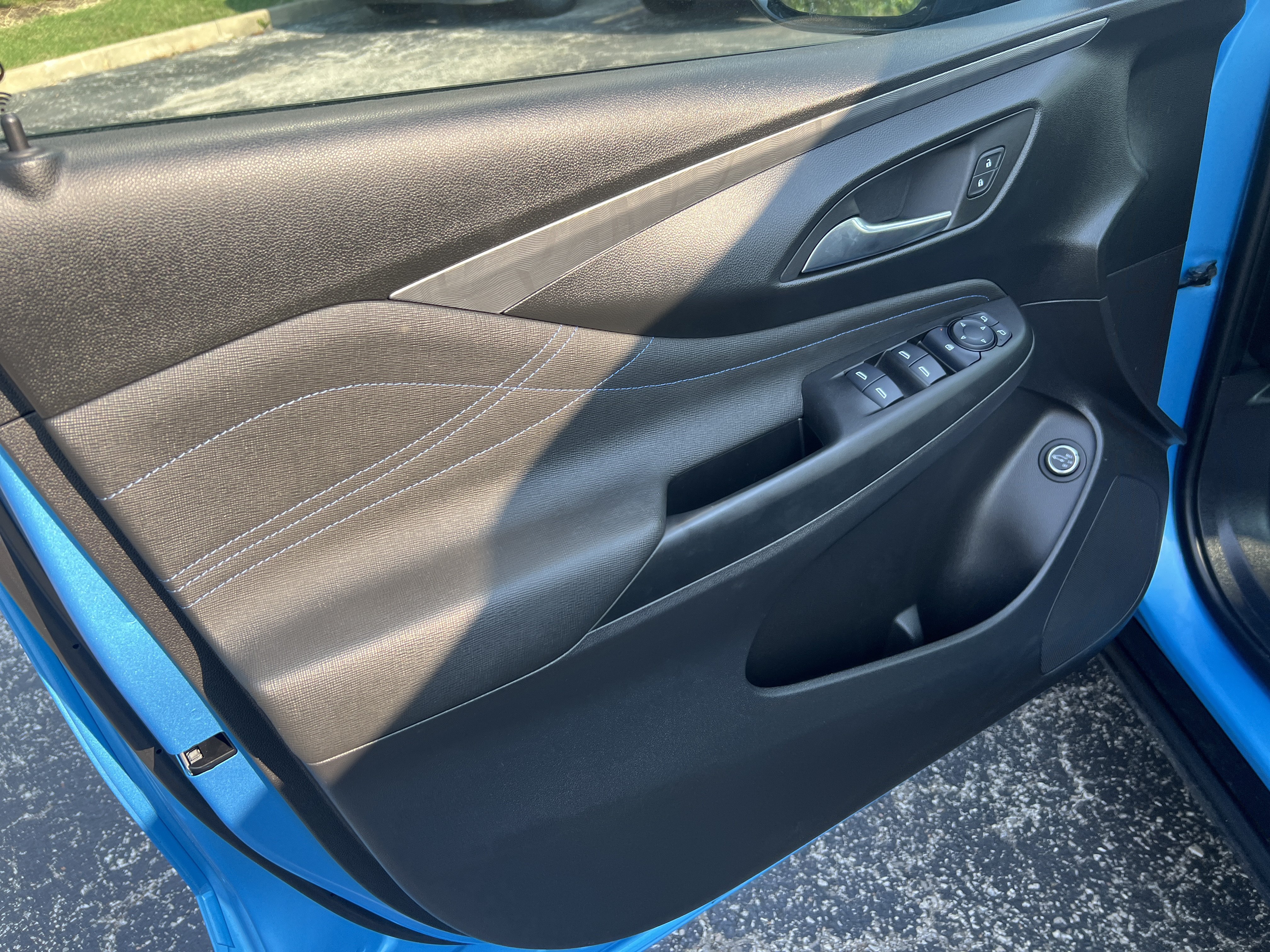 Used 2025 Buick Envista Sport Touring w/ Convenience I Package FWD image 8