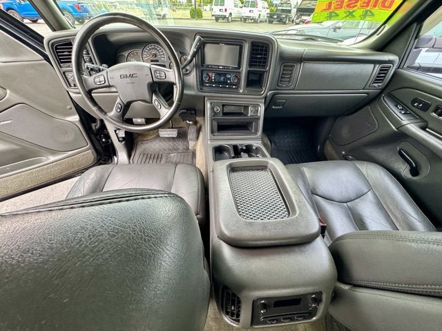 Used 2004 GMC Sierra 2500 SLT w/ Heavy-Duty Power Package AWD/4WD image 10