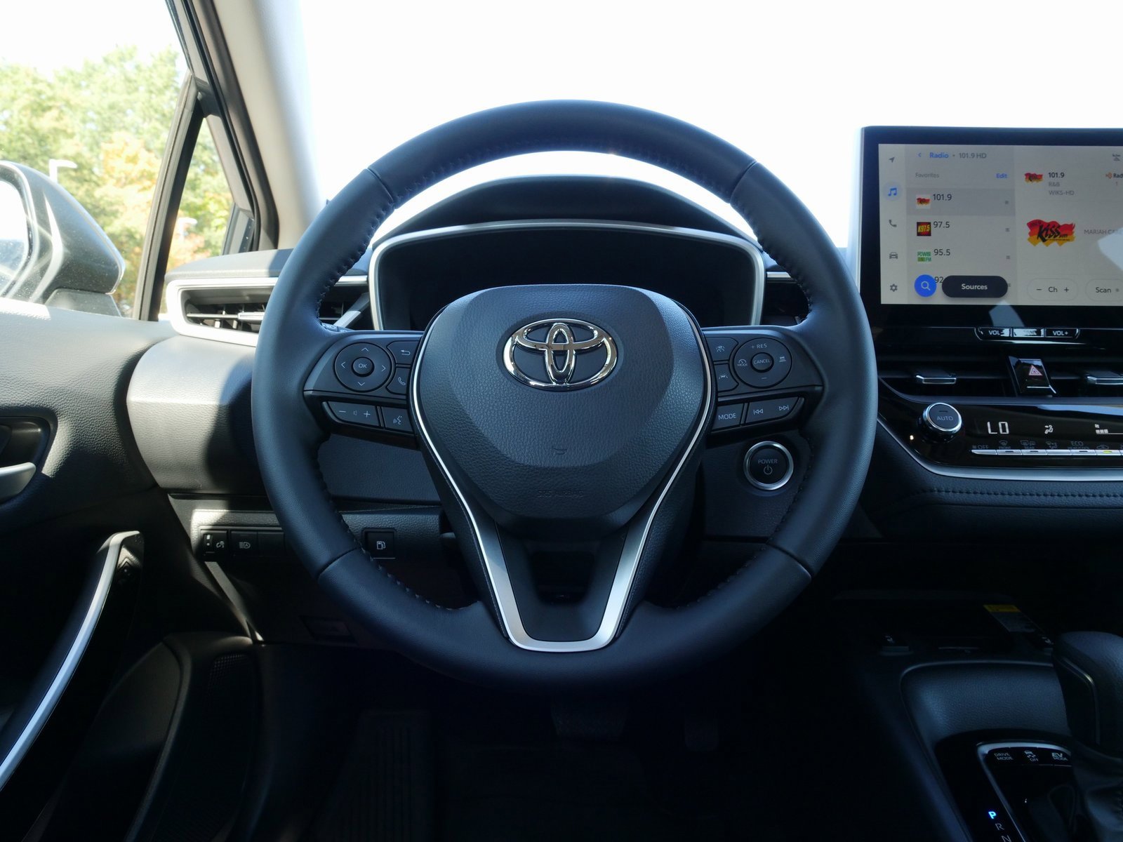 Used 2025 Toyota Corolla XLE image 22